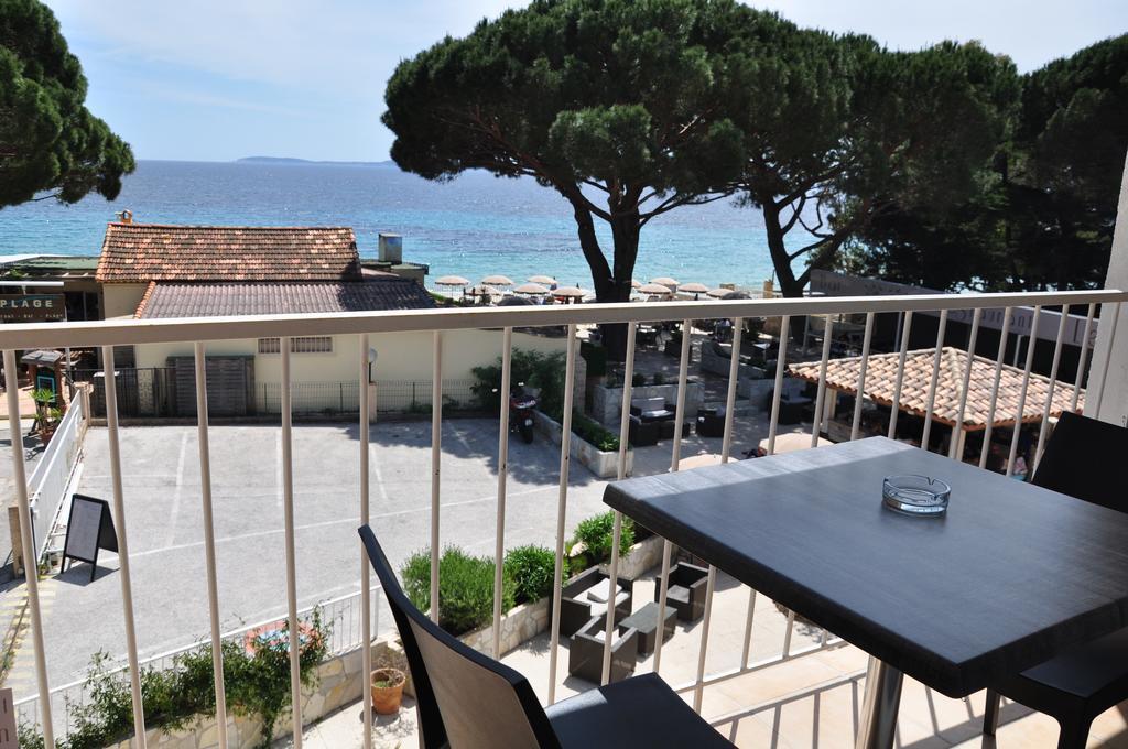 Hotel De La Plage Le Lavandou Room photo