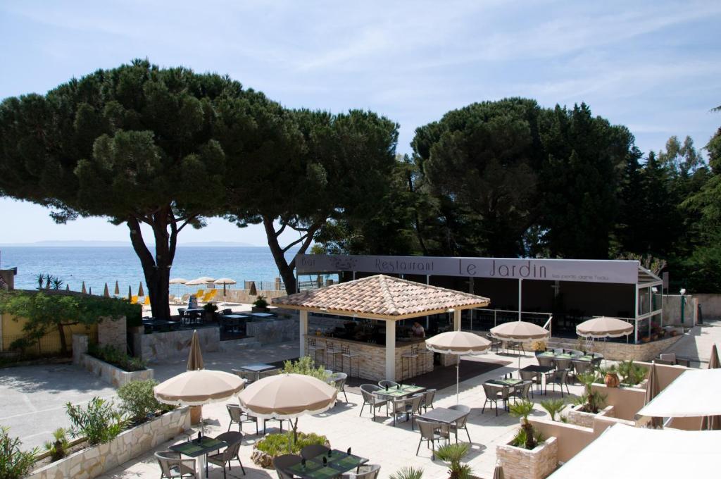 Hotel De La Plage Le Lavandou Exterior photo