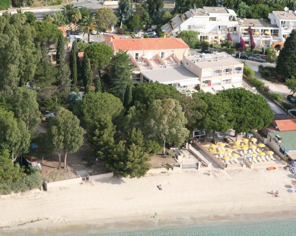 Hotel De La Plage Le Lavandou Exterior photo